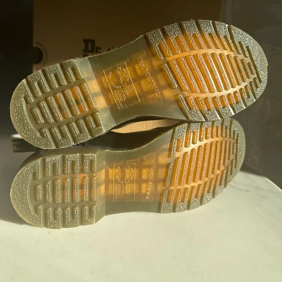 Like New Dr. Martens Airway 2976 Chelsea Boot Size 7 - Picture 9 of 11